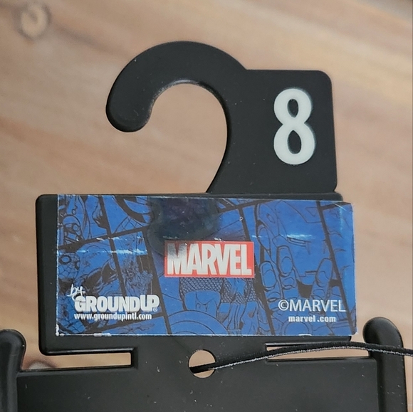 ๐ Captain America High-Top Sneakers โ Size 8 โ Marvel Avengers โ New with Tags - Picture 3 of 12